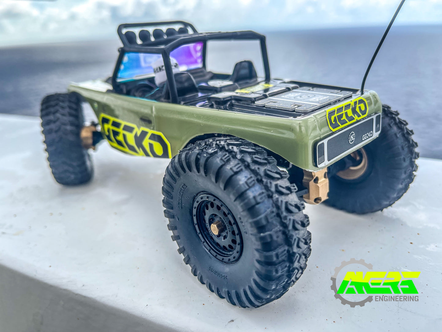 Deadbolt Windshield (Iridescent)