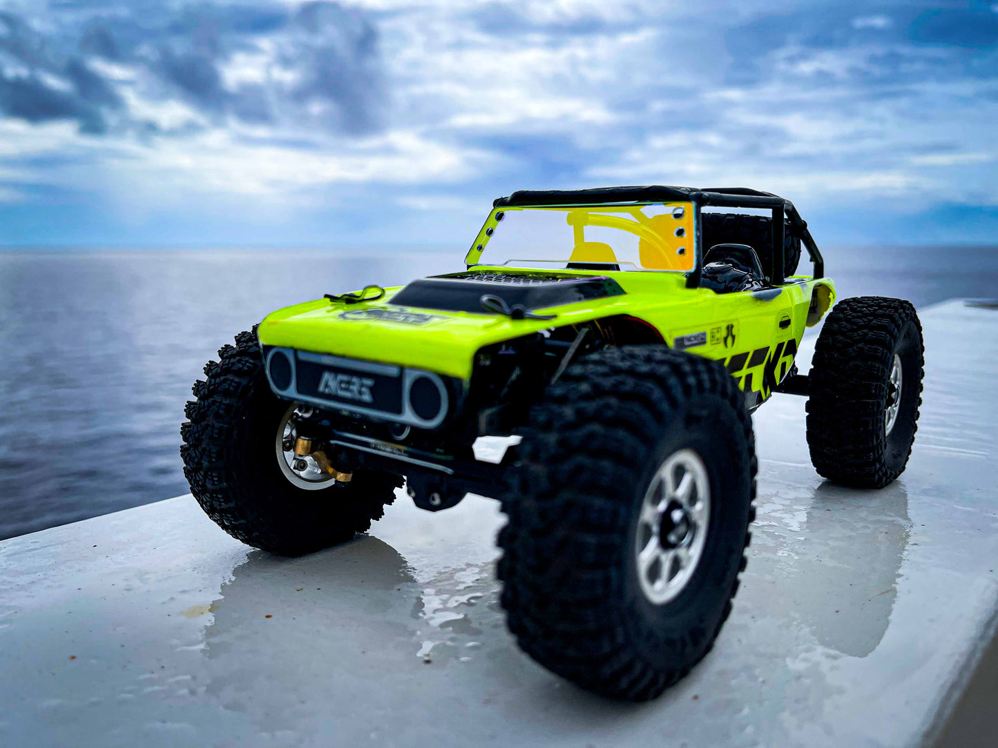 Deadbolt Windshield (Iridescent)