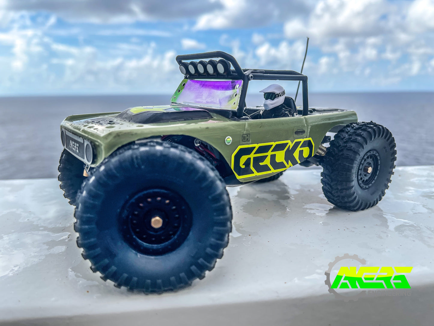 Deadbolt Windshield (Iridescent)