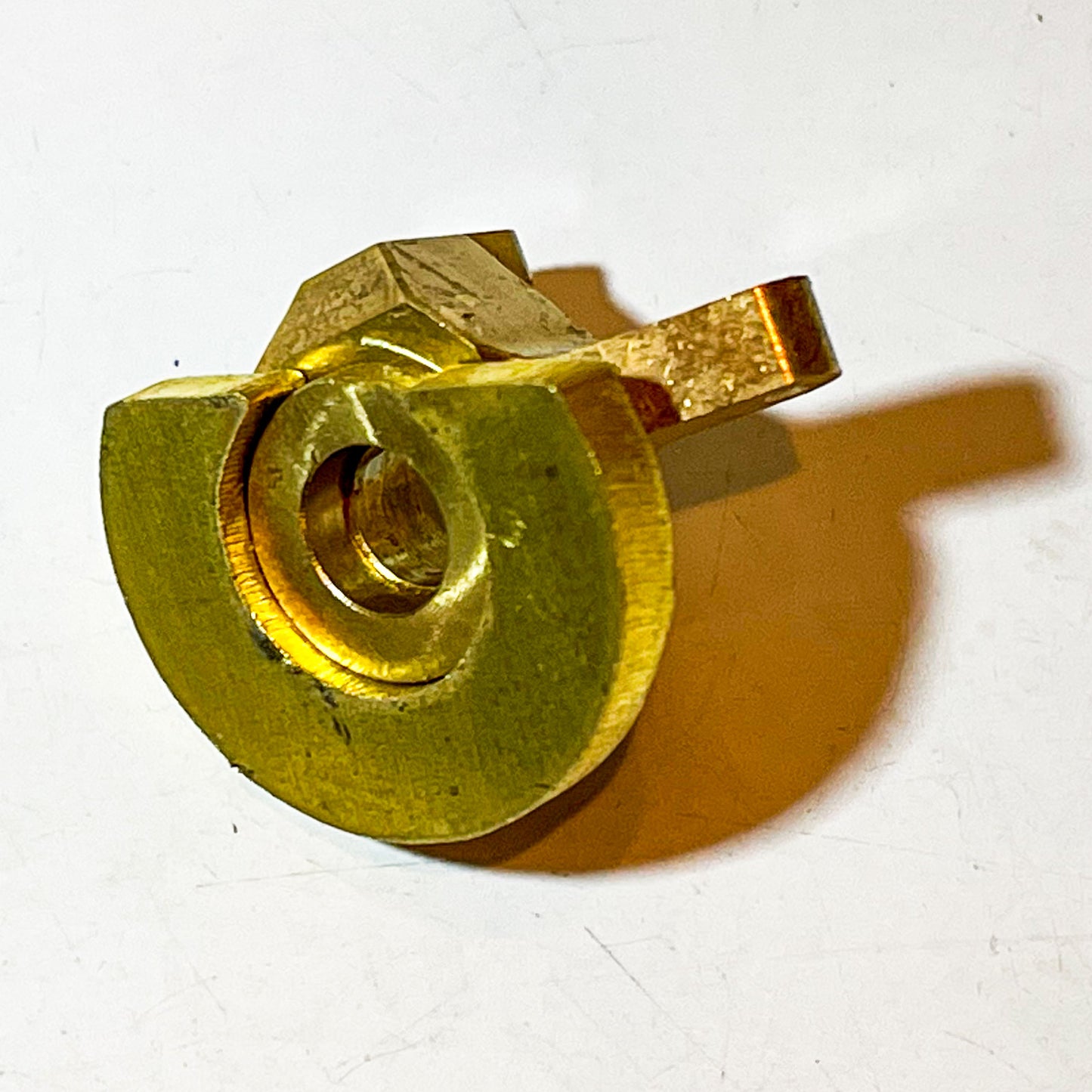 SCX24 Brass Horseshoe Weight Hanger